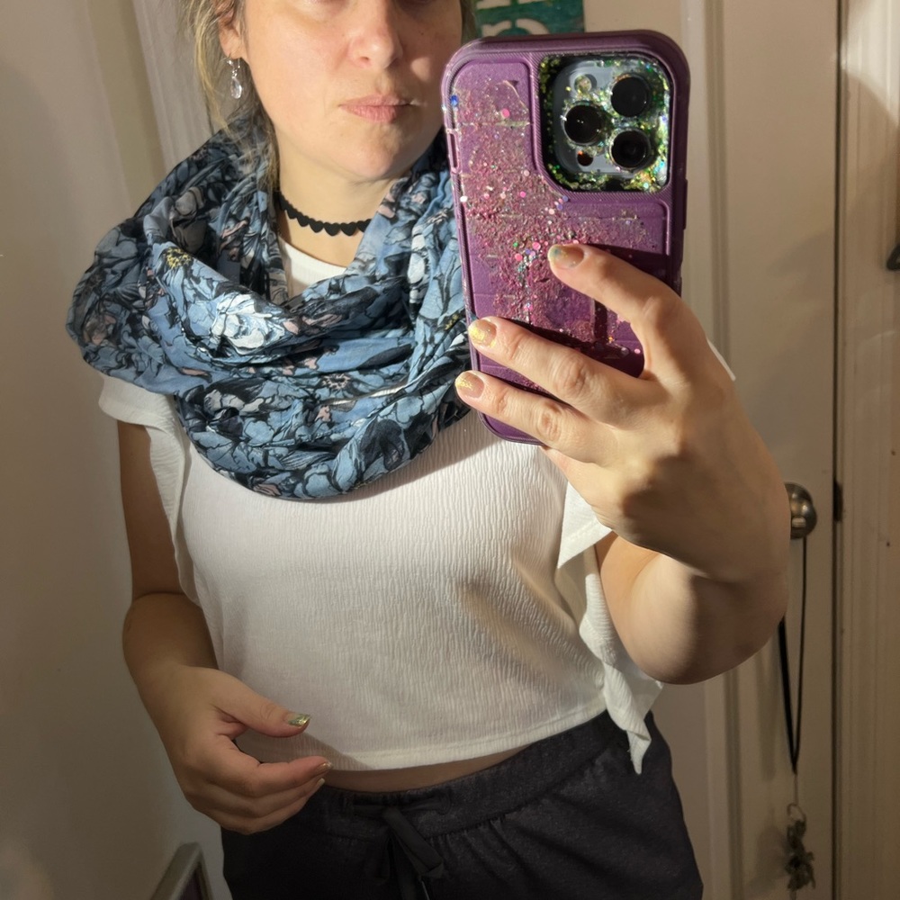 ❤️🧣BEAUTIFUL DESIGNER SCARF🧣❤️INFINITY LONG EUC GIFT BLUE FLORAL LIGHTWEIGHT - Picture 6 of 8